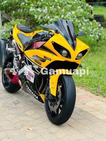 Yamaha R1 YZF Red Frame 2010