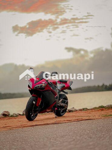 Yamaha R1